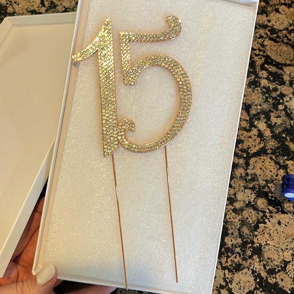 Like new - sturdy rose gold 15 cake topper with keepsake box